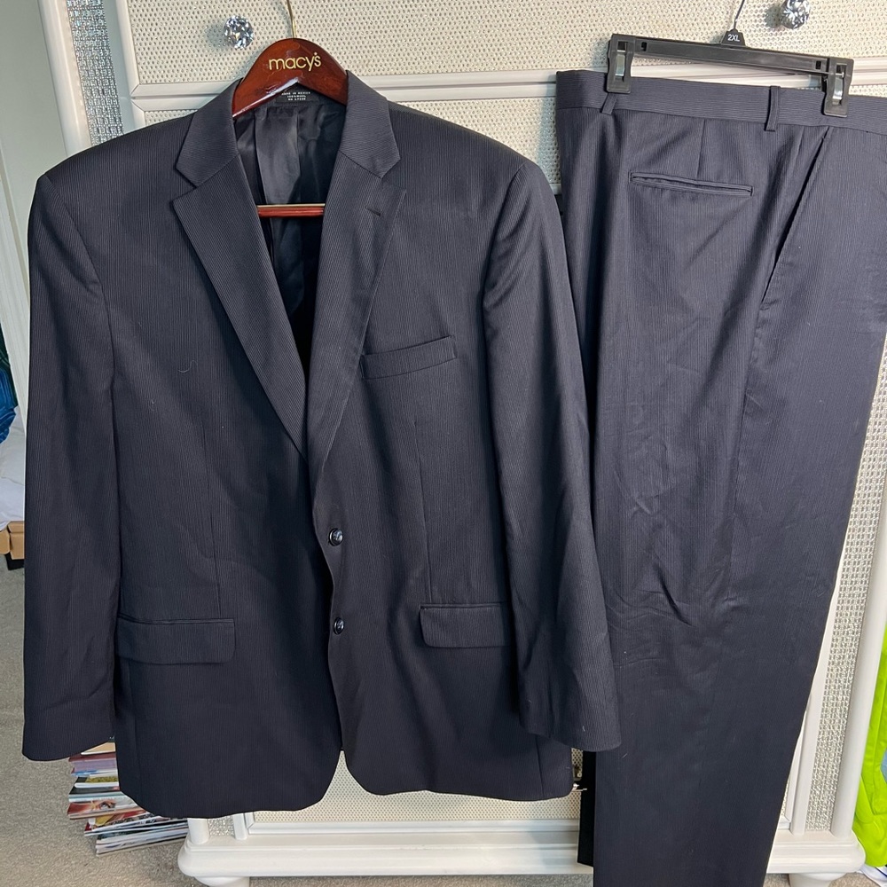 Jones New York Men’s navy back pinstripe suit, 46L, 40 x 30 pants, used - Picture 8 of 8